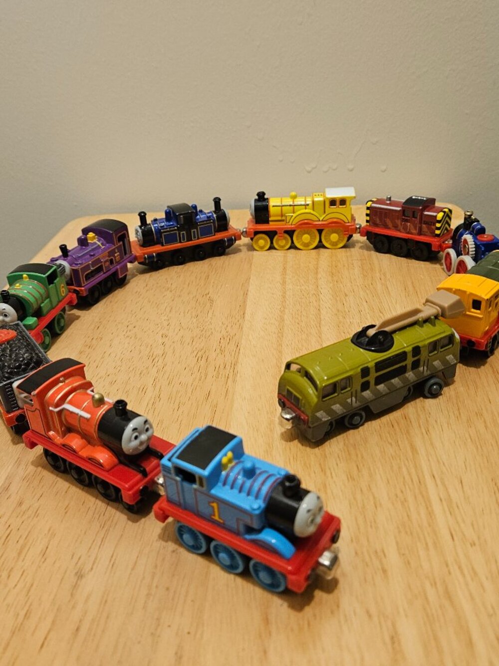 11 Thomas the Train Engine Magnet Connect Diecast Locomotive Character